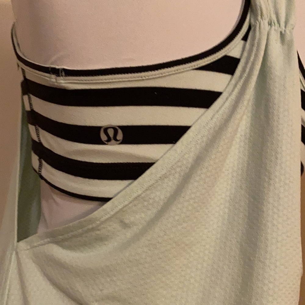 Lululemon top w/built-in bra - Picture 3 of 6